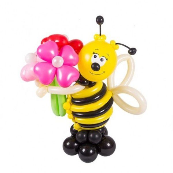 Фигура из шаров Пчелка на клумбе №40