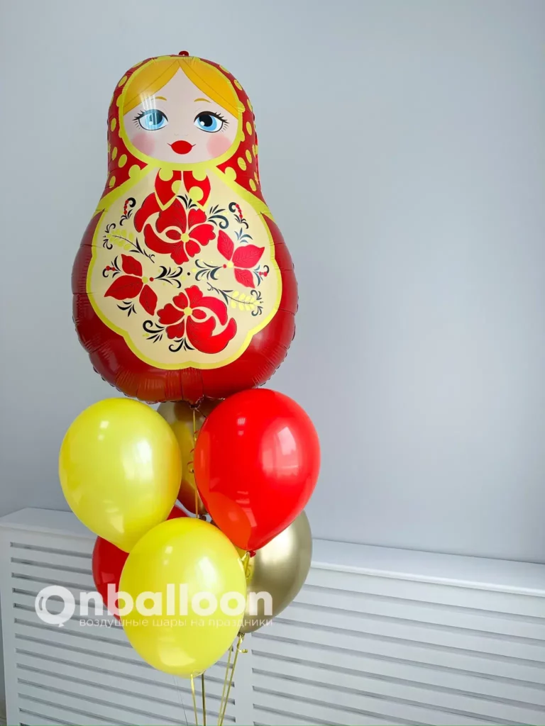 Фонтан из шаров с яркой матрешкой