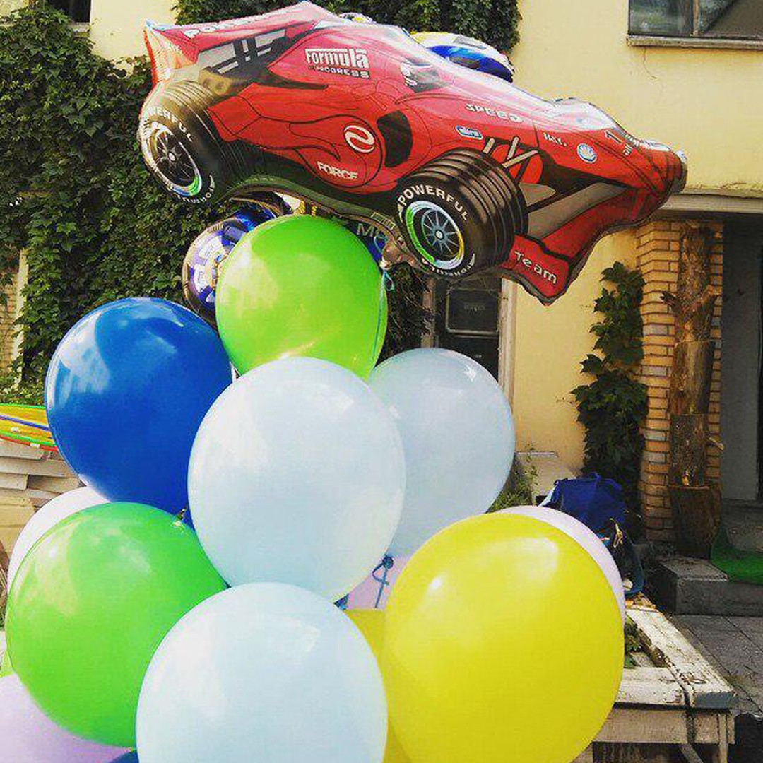 Машинки про шарики. Шары с машинками. Воздушные шары с машинками. Машинка из шаров. Машина с воздушными шариками.
