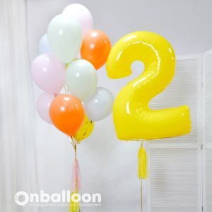 Фонтан из шаров с цифрой на день рождения