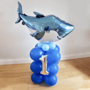 Стойка из шаров “Синяя акула”