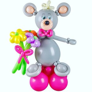 Фигура из шаров “Серая мышка с цветами”