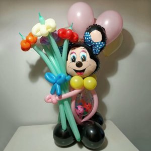 Фигура из шаров “Мышка с букетом и шарами”