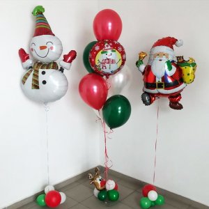 Композиция из шаров “Дед мороз и снеговик”