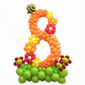Цифра 8 из воздушных шаров с пчелками оранжевая