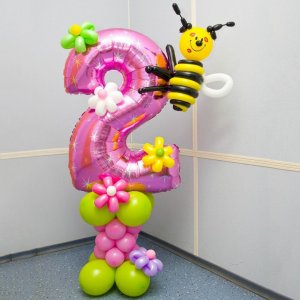 Композиция из шаров “Пчелка с цифрой”