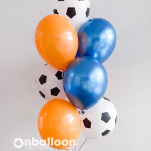Фонтан шаров с футбольными мячами