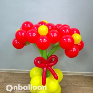 Композиция из шаров "Красные ромашки"