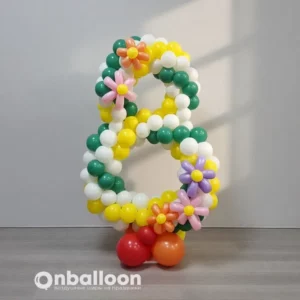 Цифра 8 из шаров на ножке