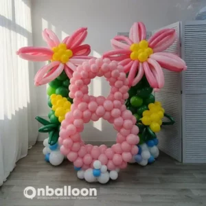 Композиция из плетеных шаров на 8 Марта