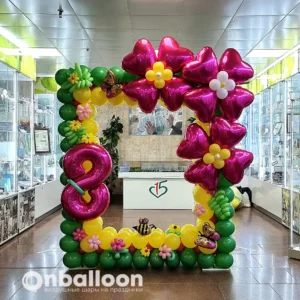 Фотозона из шаров "Фоторамка на 8 марта"