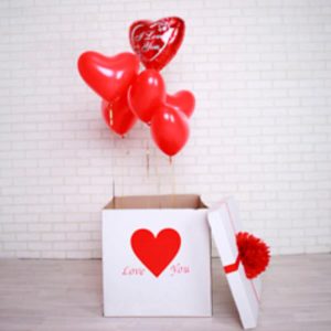 Коробка – сюрприз с шарами “Красные сердечки”