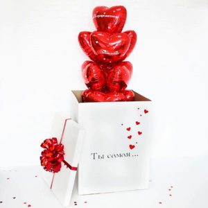 Коробка – сюрприз с шарами “Любовь”