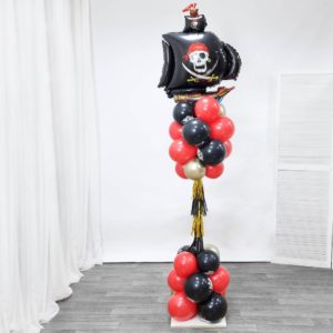 Композиция из шаров “Черный пиратский корабль”