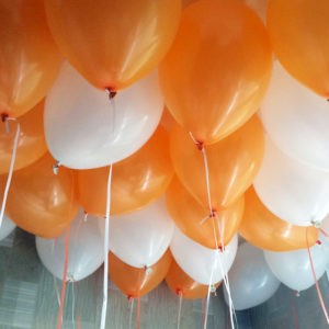 Воздушные шары с гелием под потолок “Бело-оранжевые” 1 шт.