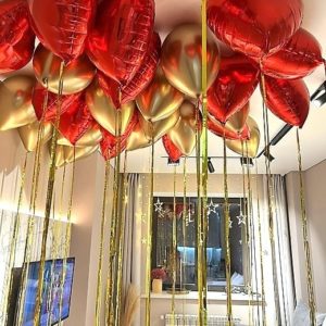 Шары под потолок “Золото хром с красными сердцами” 28 шаром