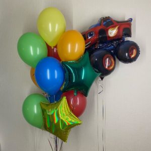 Набор разноцветных латексных и фольгированных шаров с фигурой машинки Вспыш
