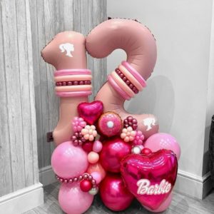 Плетеная композиция из шаров в стиле Барби