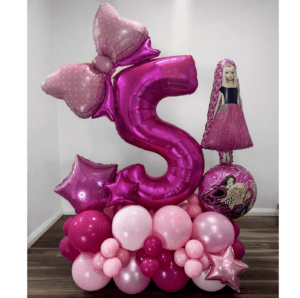 Плетеная композиция из шаров с Барби и цифрой 5